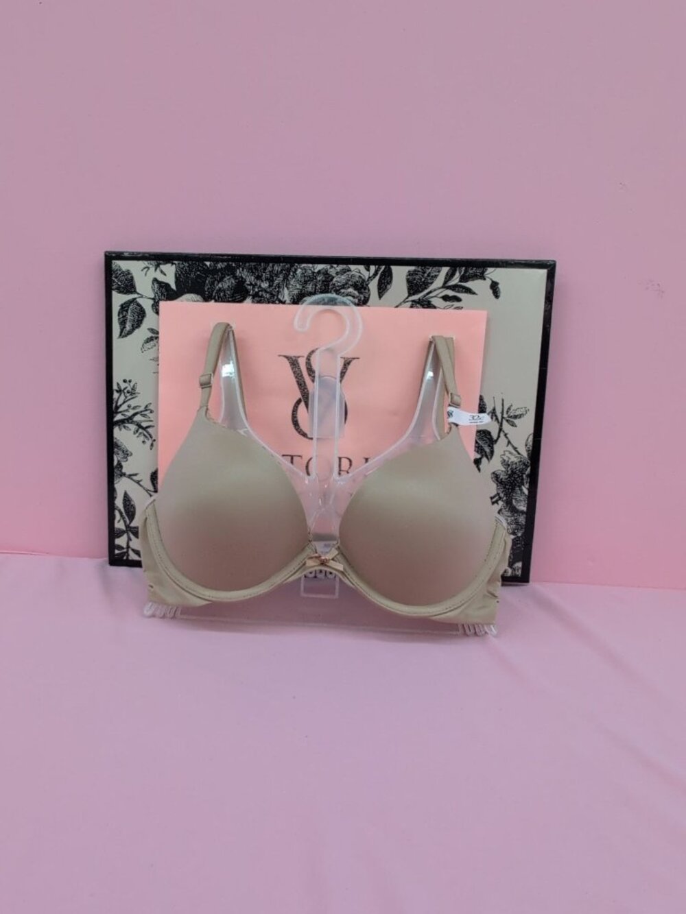 Victoria Secret Body By Victoria Underwire Smooth Push Up Bra 32C Praline